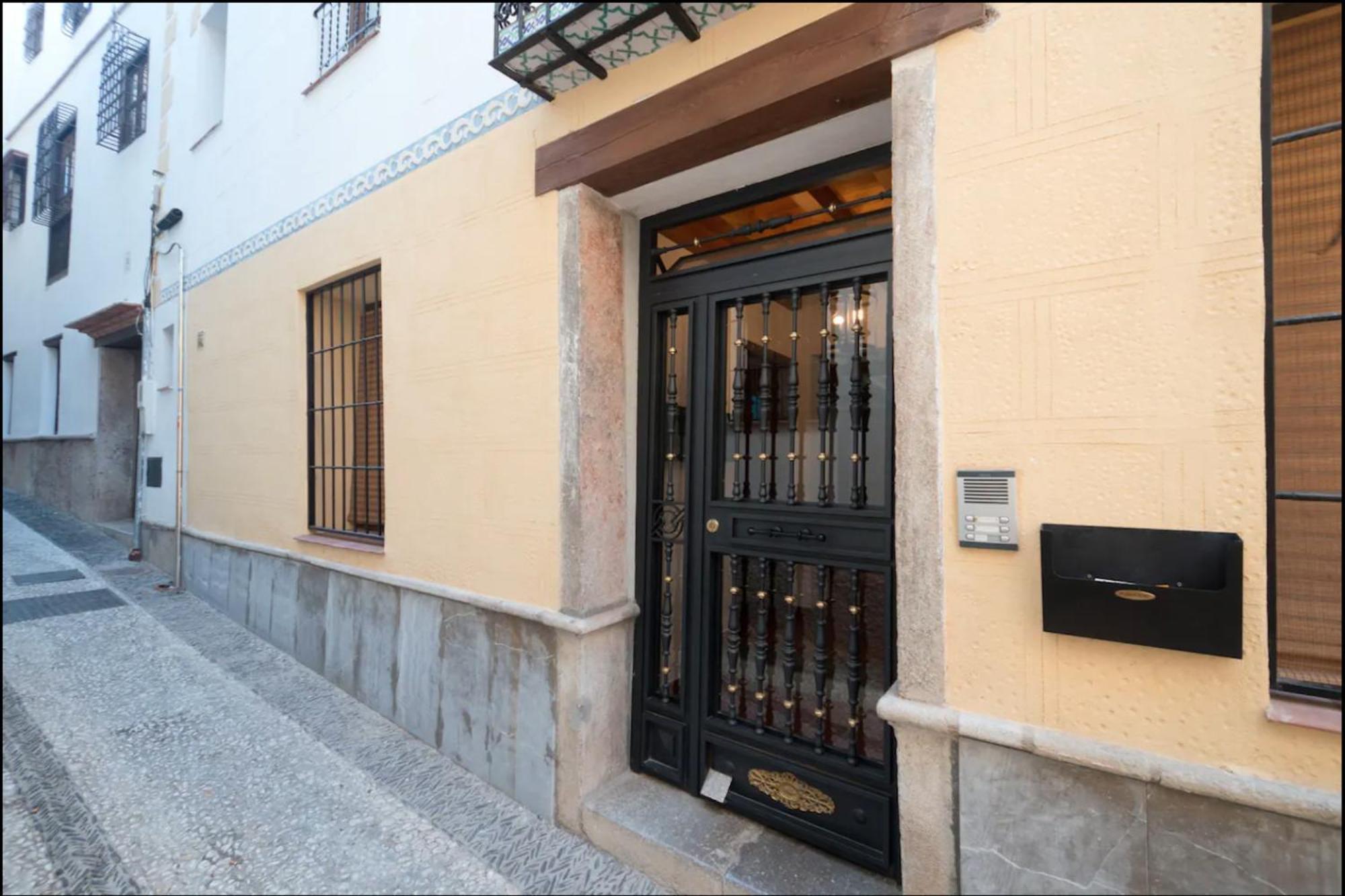 Apartamentos Centro Historico A Los Pies De La Alhambra Гранада Екстер'єр фото
